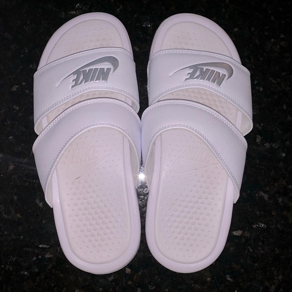 Nike Benassi Slides